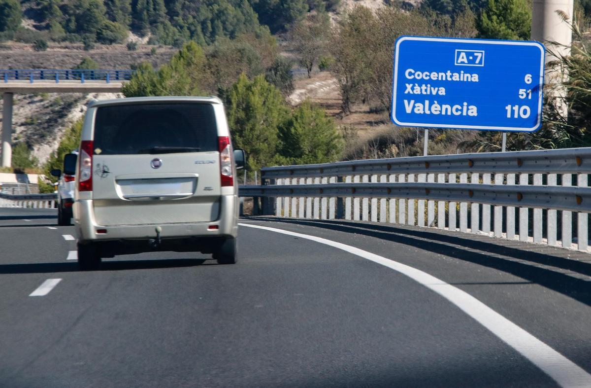 Trazado de la A-7 en dirección a València en las proximidades de Alcoy.