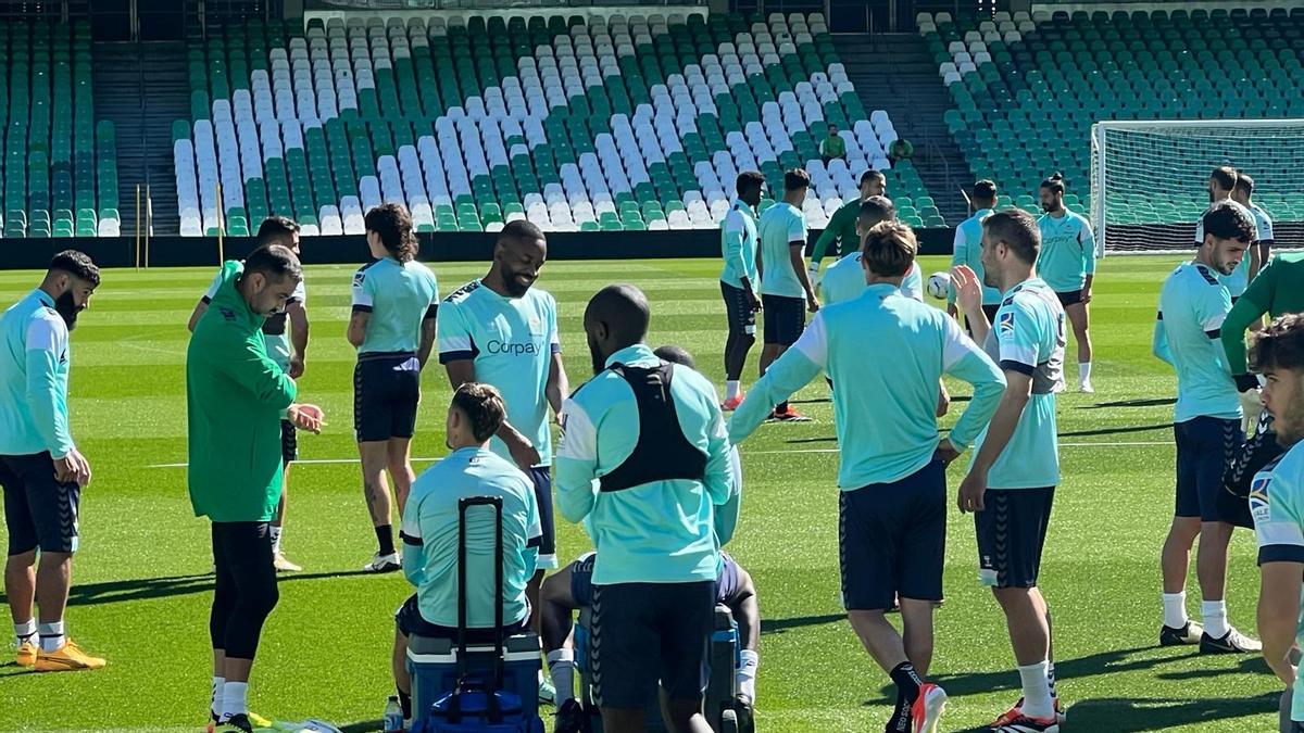 Entrenamiento del Betis en el Villamarín previo al partido frente al Celta