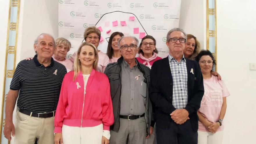 El  Ayuntamiento de Cehegín se tiñe de rosa y de mensajes de esperanza