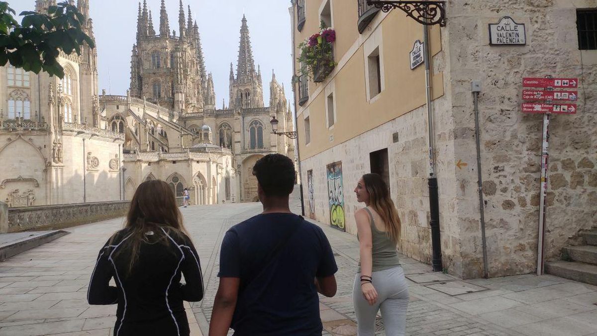 Un grupo de alumnos del IES Río de Gállego de Zaragoza realizan el Camino de Santiago