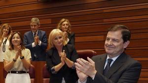 Mañueco, investit president amb els vots del PP i Vox