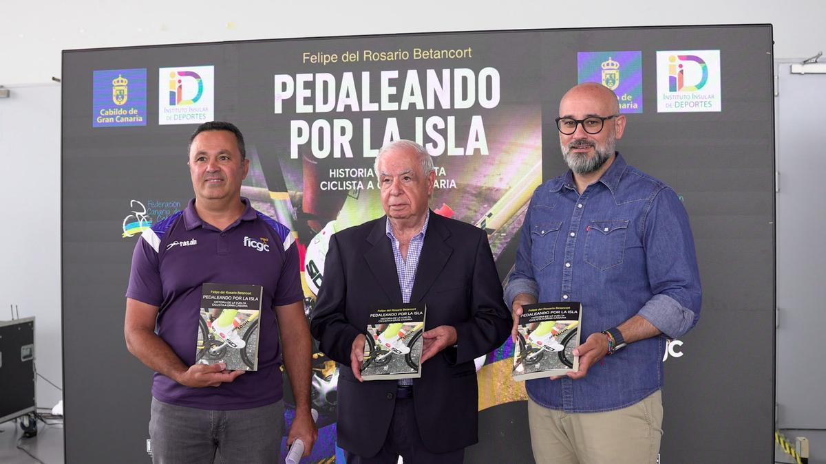 Felipe del Rosario presenta su segundo libro sobre ciclismo