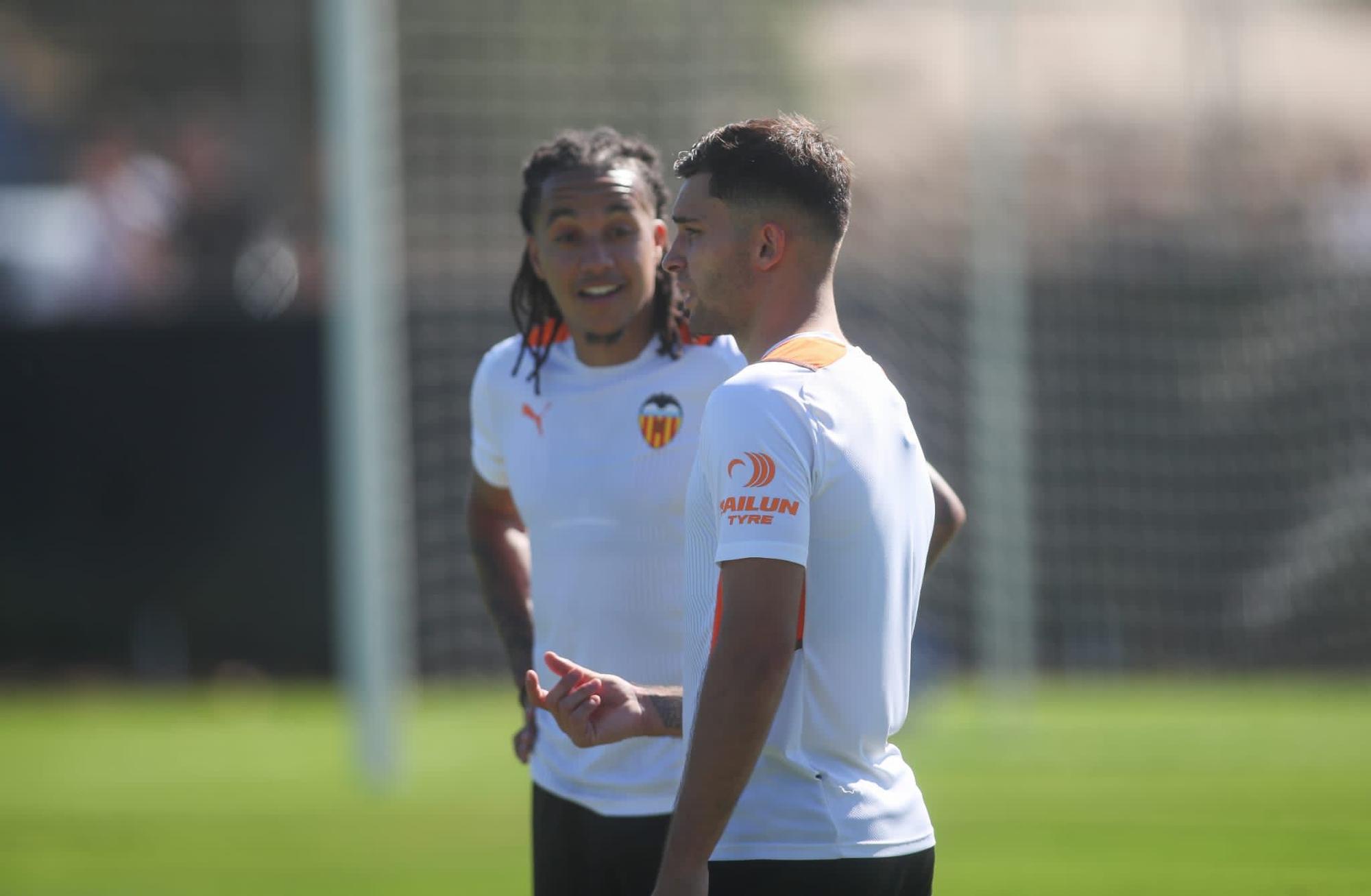 Hugo Duro y Hélder Postiga, ya entrenan con el Valencia