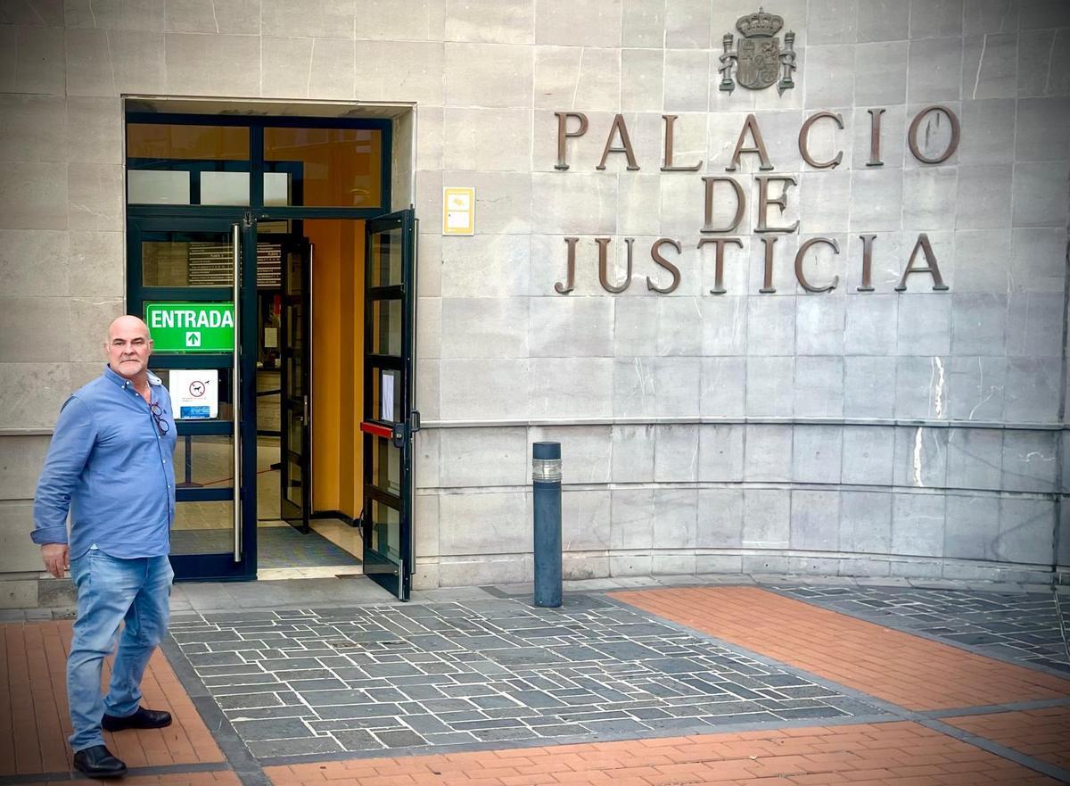 Marco Antonio Navarro Tacoronte entra en el Palacio de Justicia durante la fase de instrucción, archivo.