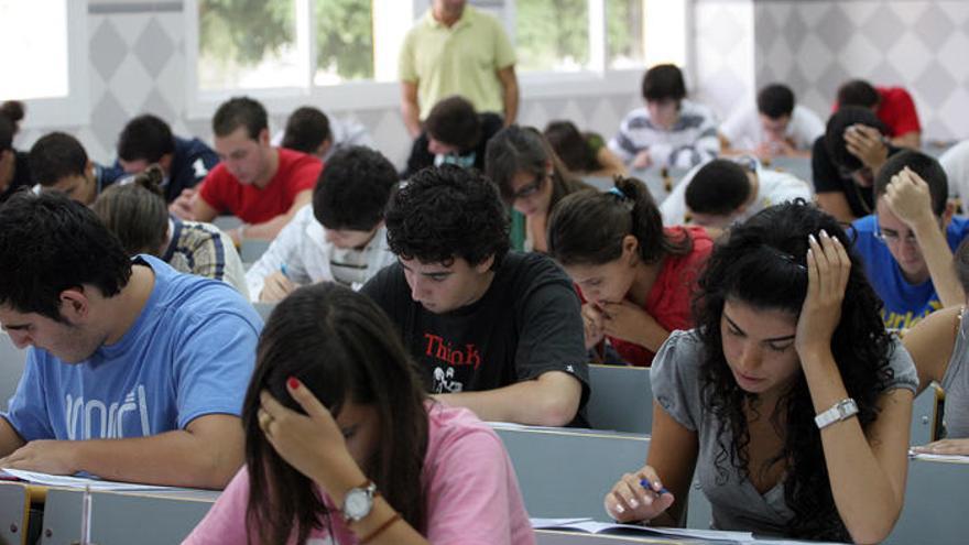 Alumnos durante la prueba final de acceso a la Universidad.