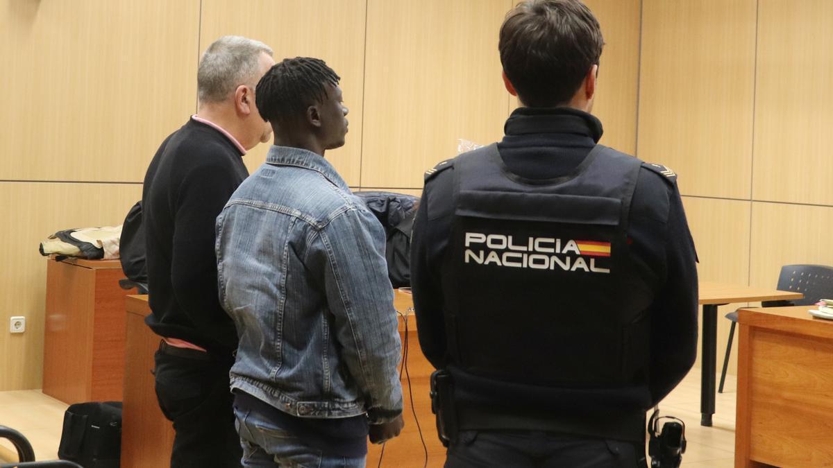 NEGRO QUE TRATO DE MATAR a POLI ALEGA LEGITIMA DEFENSA
