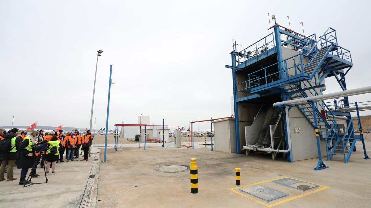 Estructura para probar los motores del cohete espacial español, en las instalaciones del Aeropuerto de Teruel.