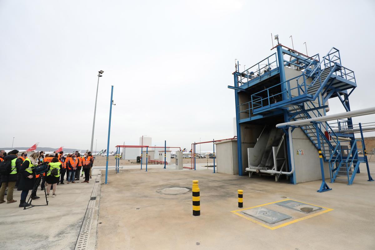 Estructura para probar los motores del cohete espacial español, en las instalaciones del Aeropuerto de Teruel.