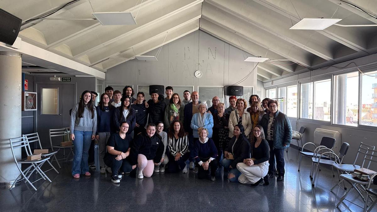 Participantes del proyecto Somriures Majors en Massamagrell.