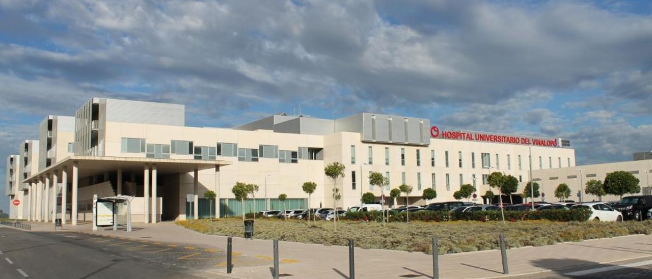 El Hospital del Vinalopó, donde acudió la joven tras el parto.