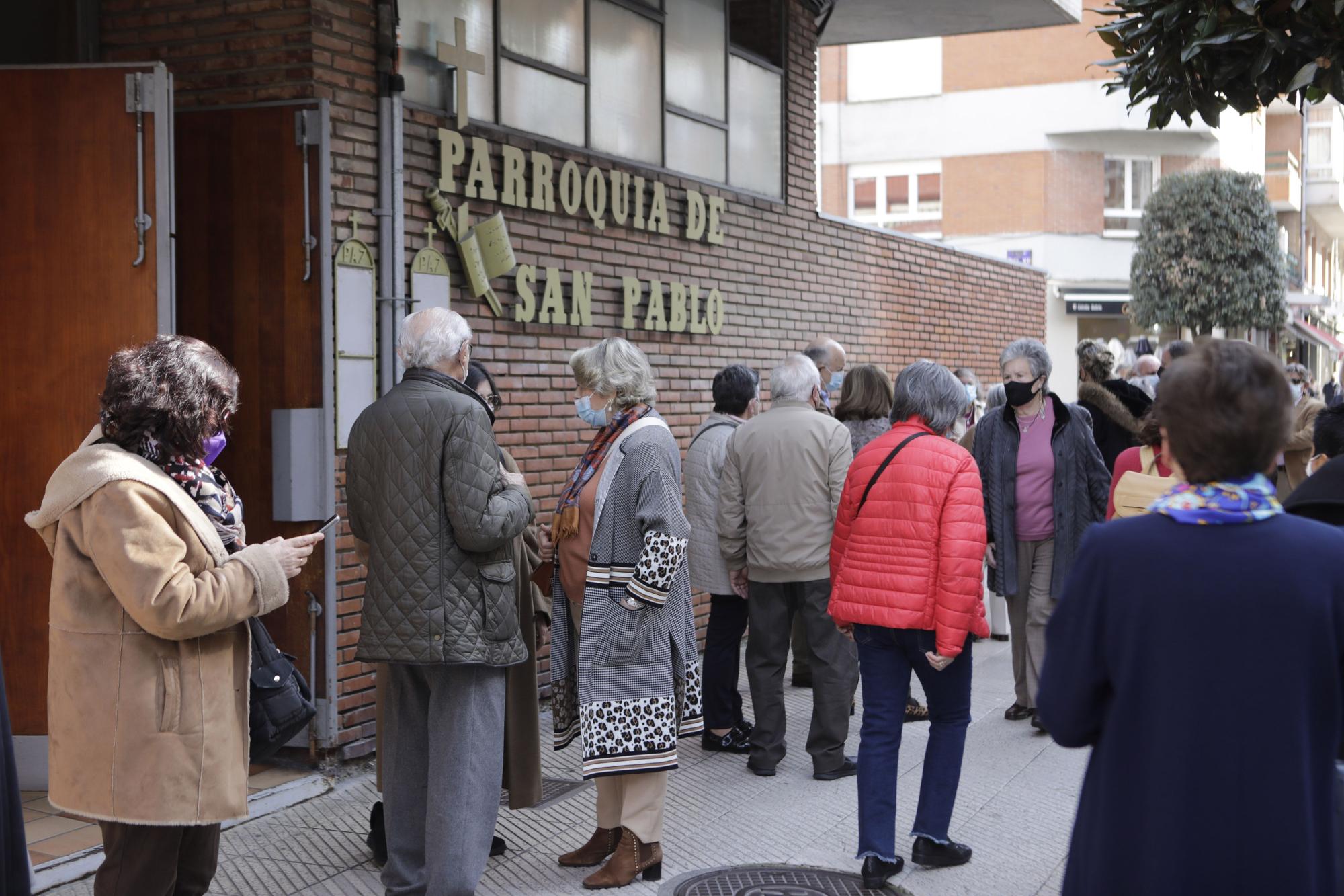 La iglesia de La Argañosa acogió el funeral por el historiador David Ruiz