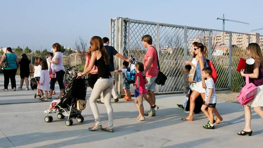 Libros prestados y marcas blancas abaratan un 30% la vuelta al cole