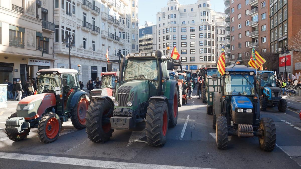 Un moment de la protesta en el carrer Xàtiva de València