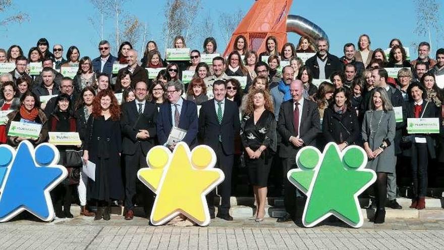 Rodríguez con docentes de centros plurilingües en el Gaiás. // FdV