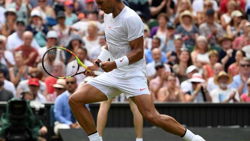 Rafa celebra su victoria ante Kukushkin en la segunda ronda de Wimbledon.