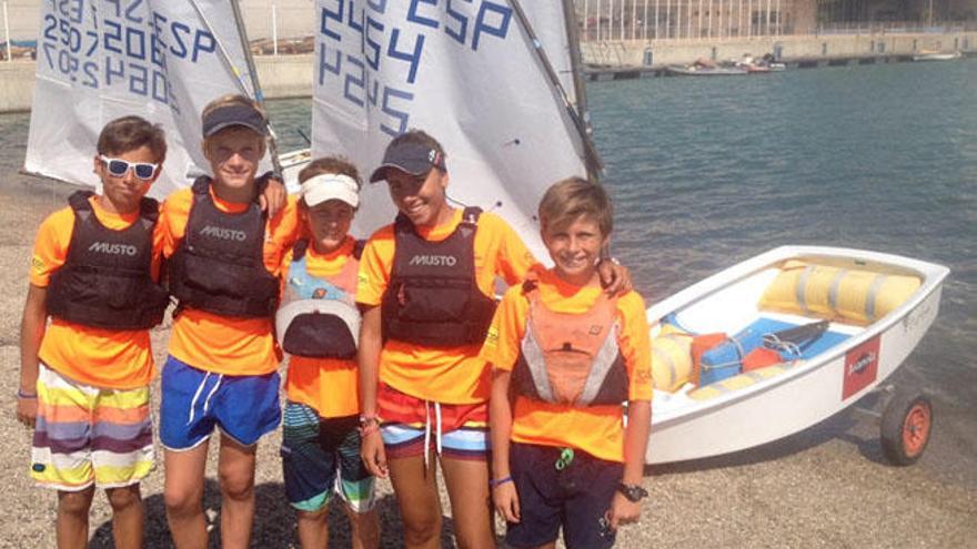 El equipo optimist del Club Mediterráneo compite en Cádiz