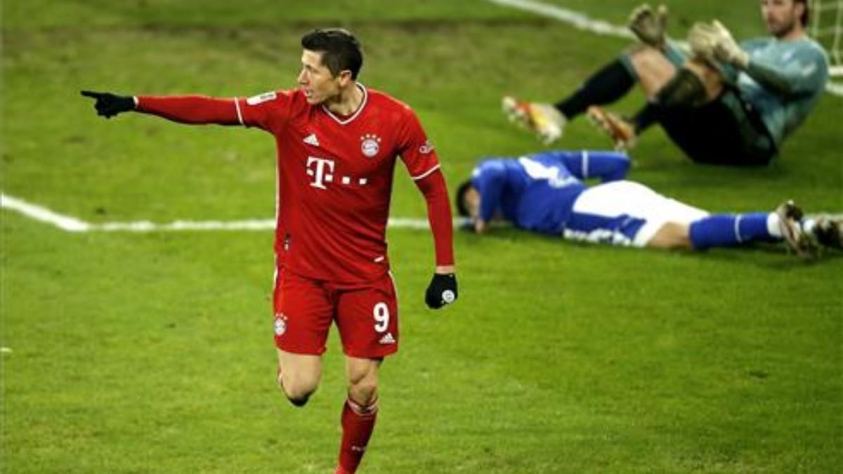 Lewandowski celebrando el segundo gol del partido
