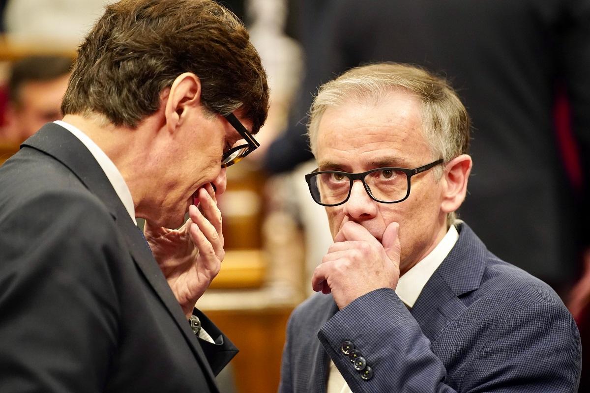 El president de la Generalitat, Salvador Illa, con el presidente del grupo de ERC en el Parlament, Josep Maria Jové