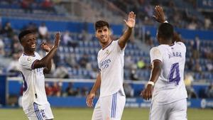 Marco Asensio junto a Alaba.