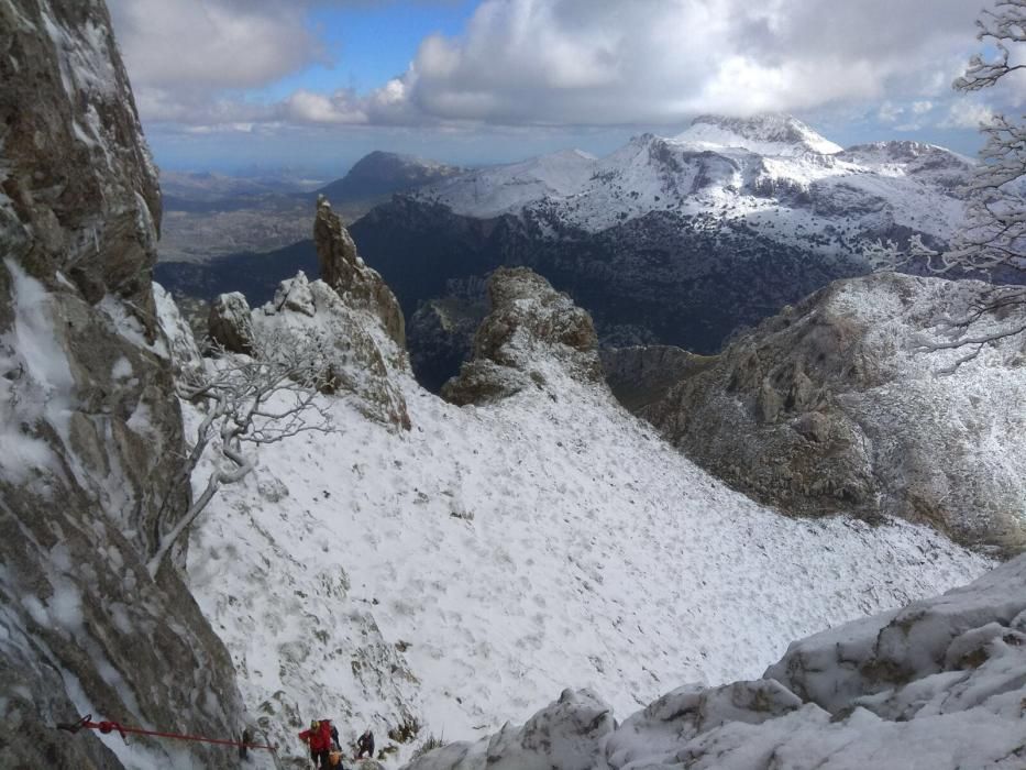 La nieve cubre las montañas de la Serra de Tramuntana