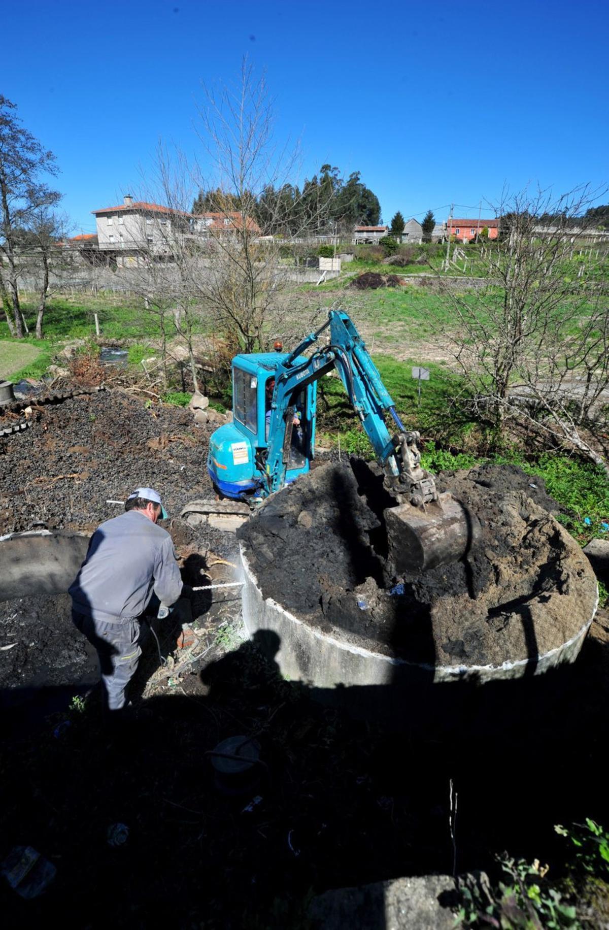 Una obra de aguas en Meaño. | IÑAKI ABELLA