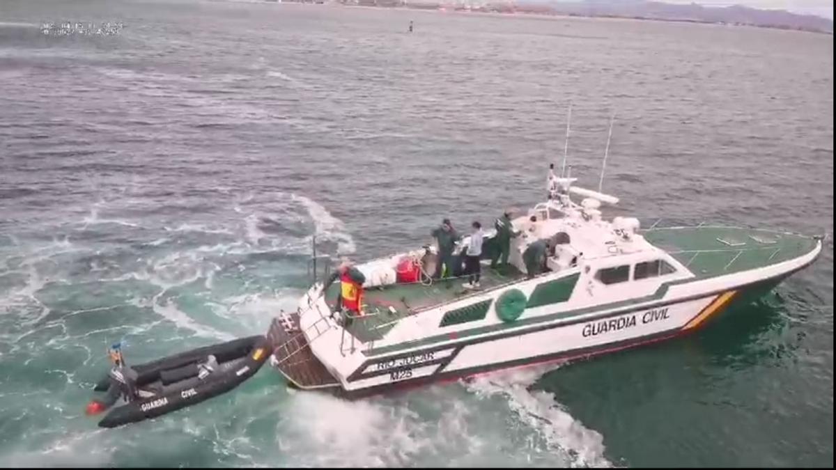 La Guardia Civil rescata a un pescador en València