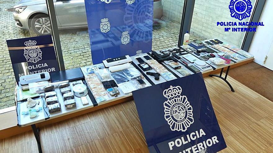 Parte de la mercancía incautada en el operativo.   | // P. NACIONAL