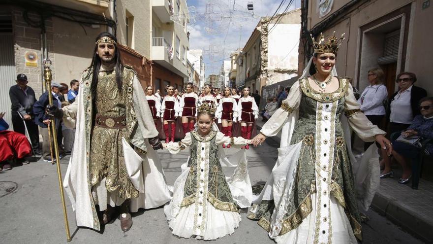 Desfile de Honor y Misa en los Moros y Cristianos de Petrer