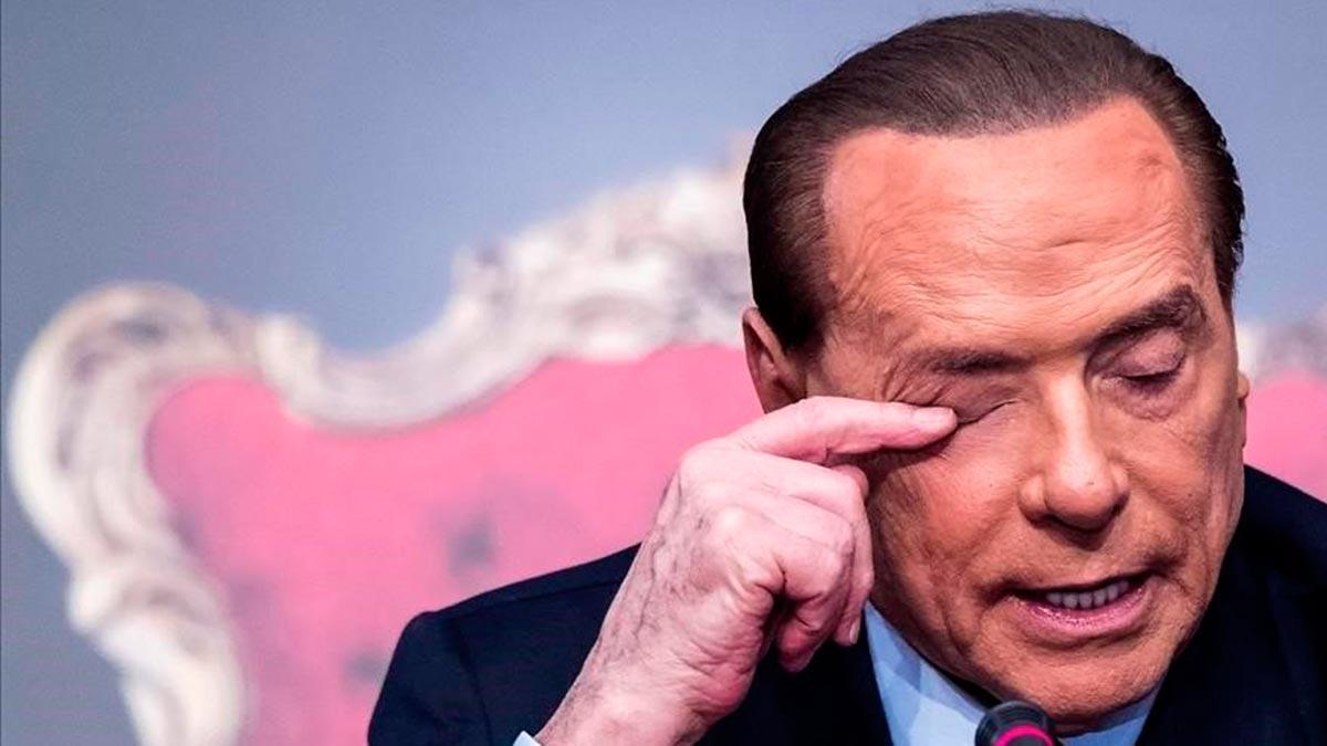 Silvio Berlusconi, hospitalizado por un inicio de neumonía bilateral.