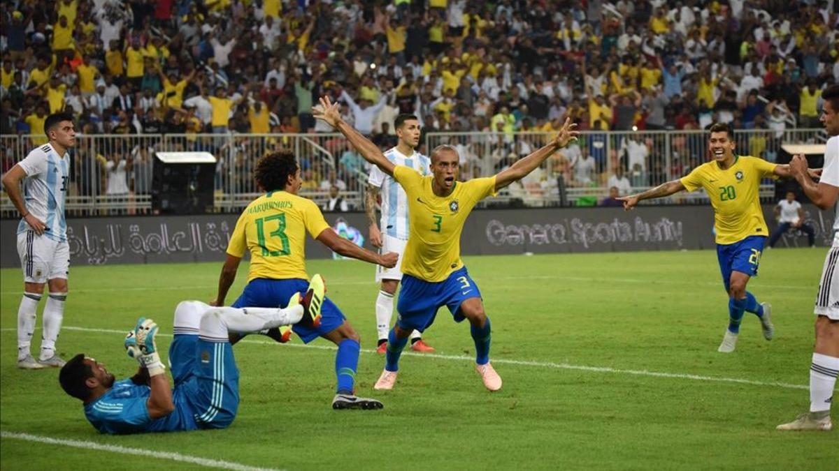 Joao Miranda anotó el gol de la victoria en el último minuto