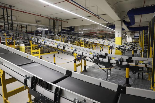 EN IMÁGENES: así es el gran centro logístico robotizado que Amazon abrirá en Bobes (Siero) el 2 de septiembre