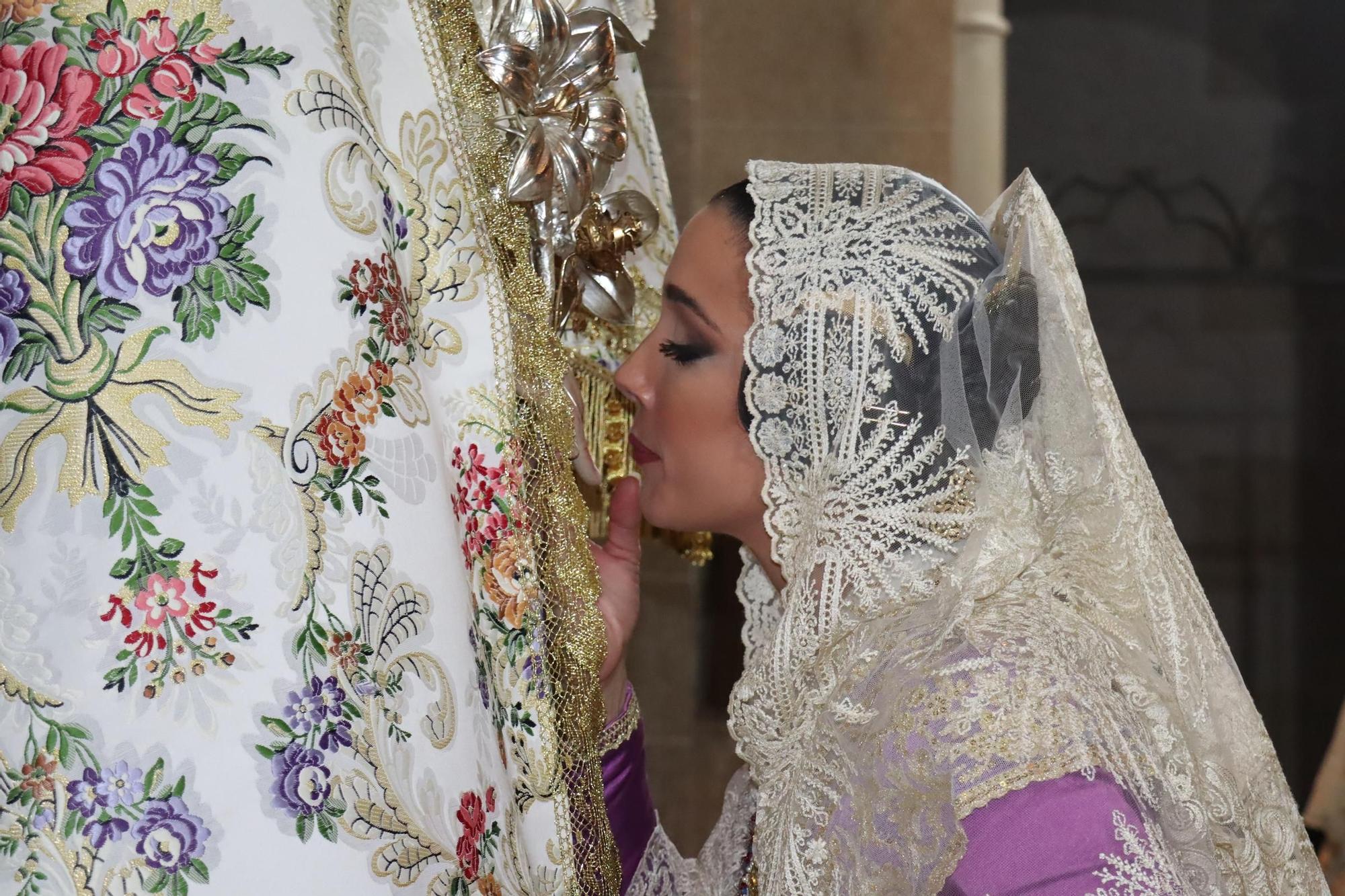 Así ha sido el Besamanos de las falleras mayores y cortes de honor 2025