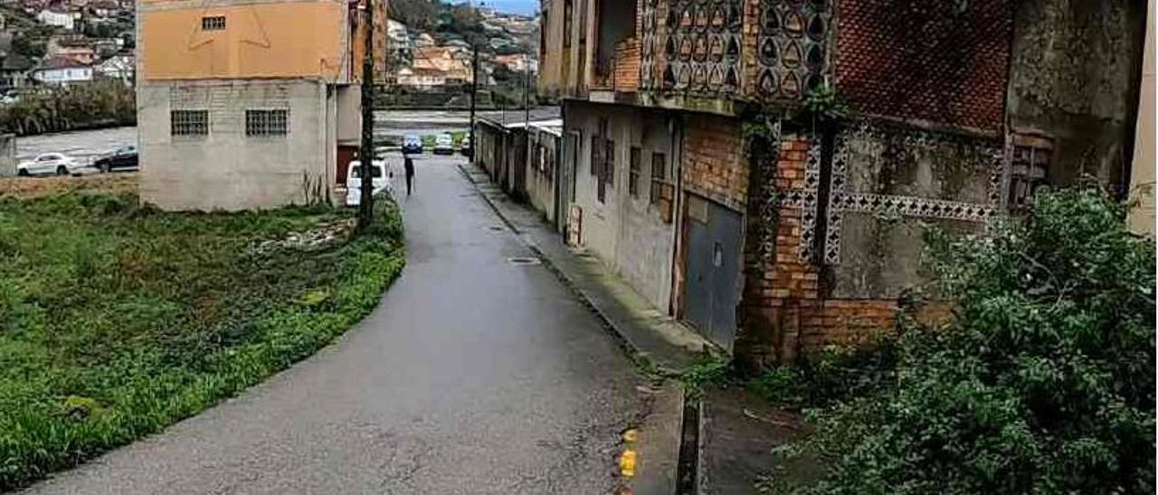 Vial denominado Baixada Manolo en Samertolaméu.