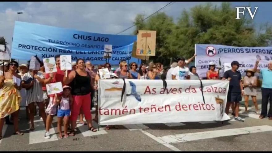 Veciños de Coruxo protestan por la elección de A Calzoa y Foz como playas parra perros