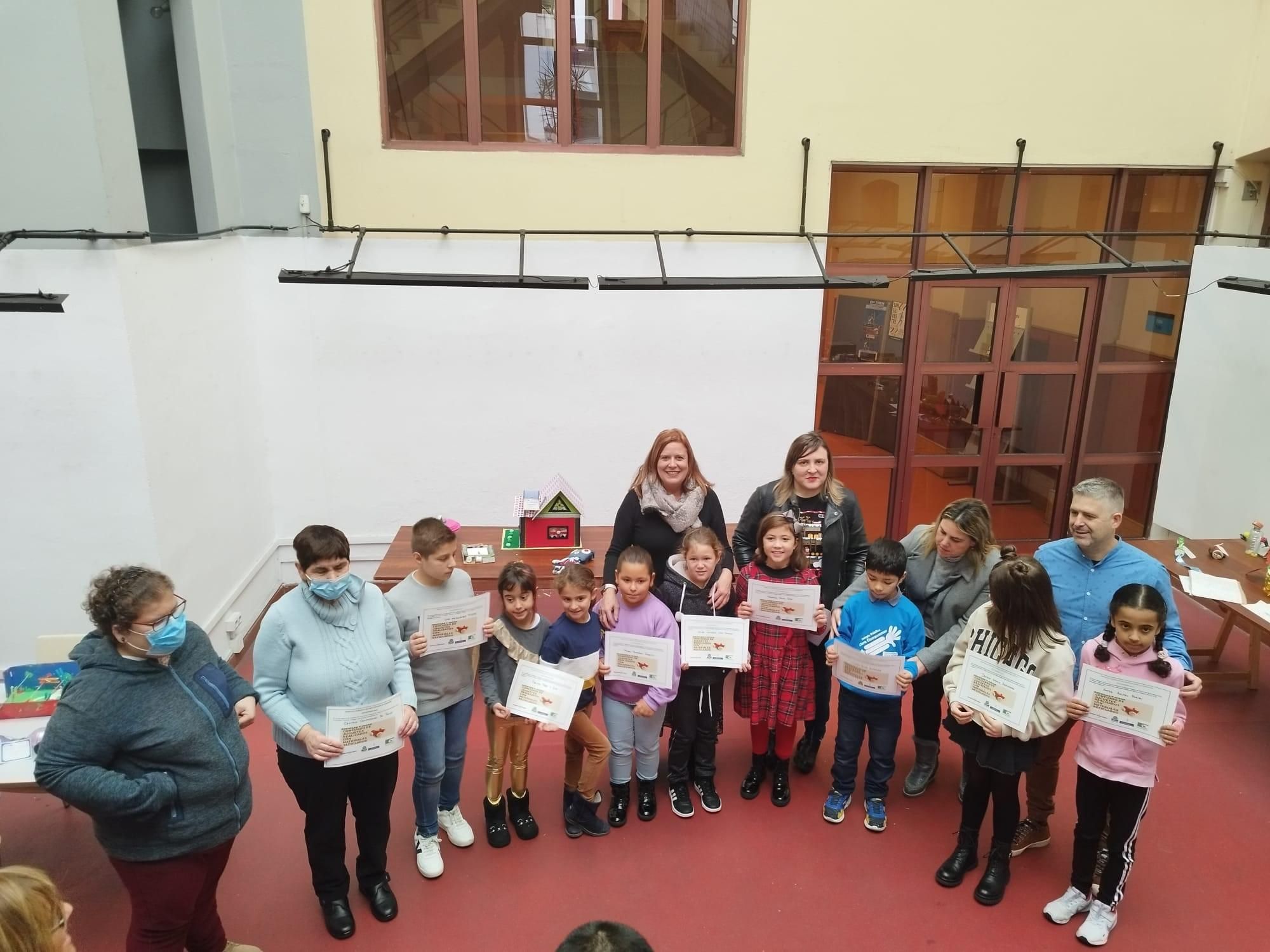 Los niños de Langreo reciclan la Navidad