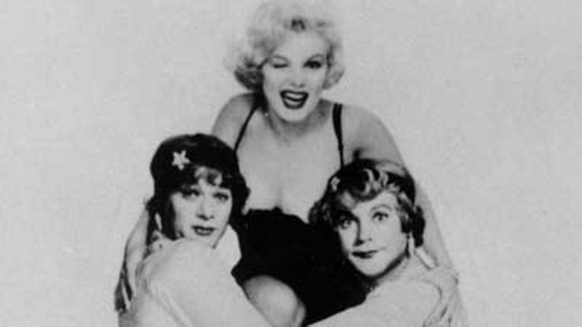 Fragment de la comèdia de Billy Wilder protagonitzada per Tony Curtis, Marilyn Monroe i Jack Lemmon.