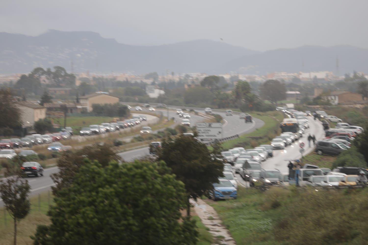 Locura colectiva para ver la exhibición de cazas de combate