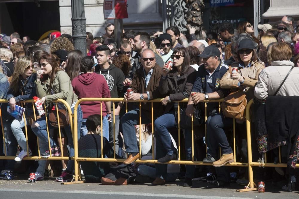 Búscate en la mascletà del 8 de marzo