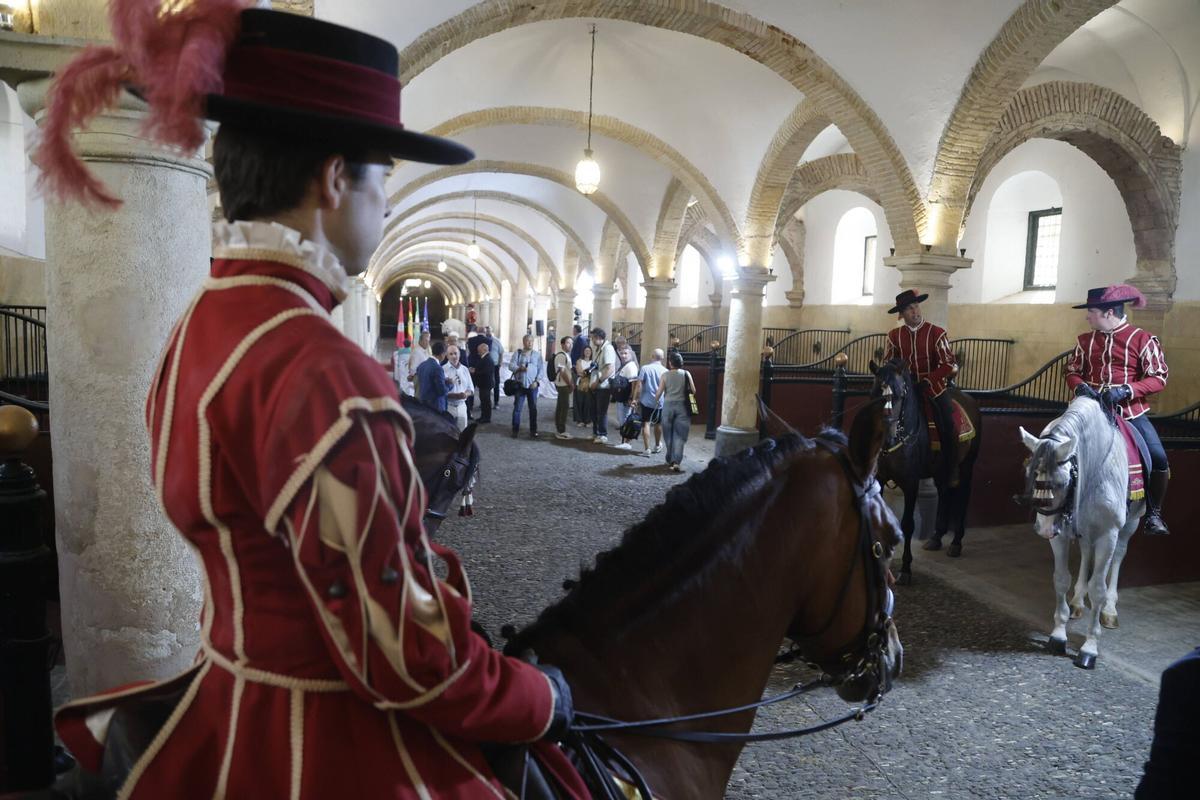 A.J.González Córdoba Rafael Blanco y José Maria Bellido firman la cesión de Caballerizas Reales a Córdoba Ecuestre