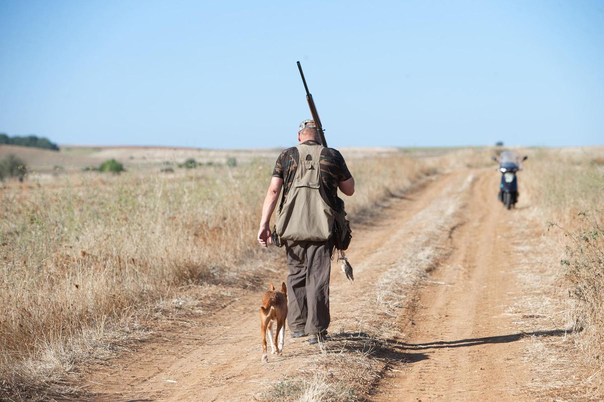 Un cazador, durante una jornada de caza.