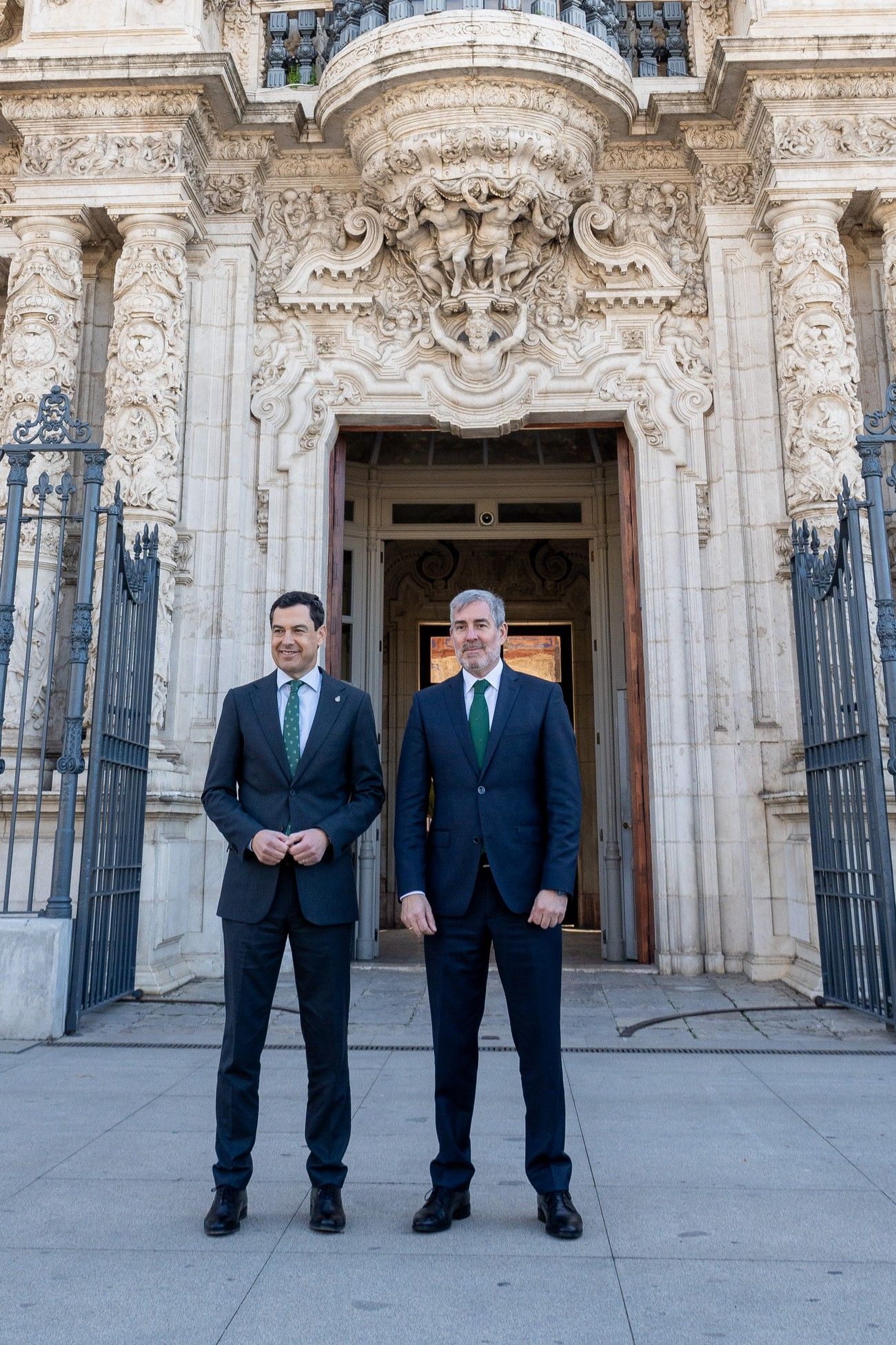 Imagen del encuentro de este miércoles entre los presidentes de Andalucía y Canarias, Juan Manuel Moreno y Fernando Clavijo