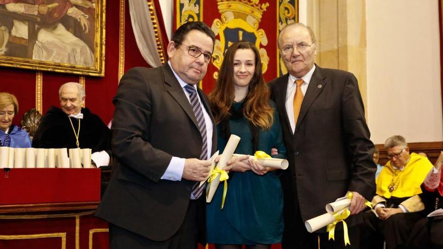 Ana Isabel Zarabozo, tras recoger su premio.