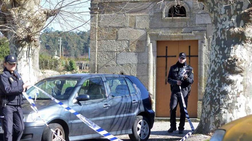 La Policía registra la capilla de San Mauro.