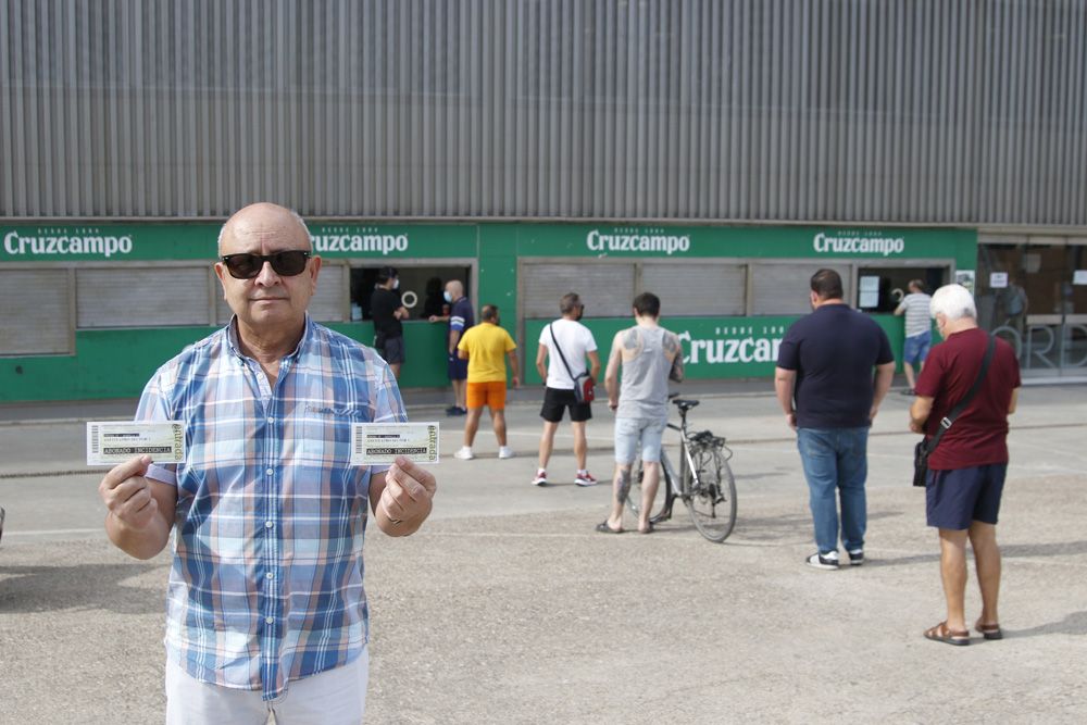 Grandes colas en el Arcángel por una entrada para el amistoso contra el Marbella