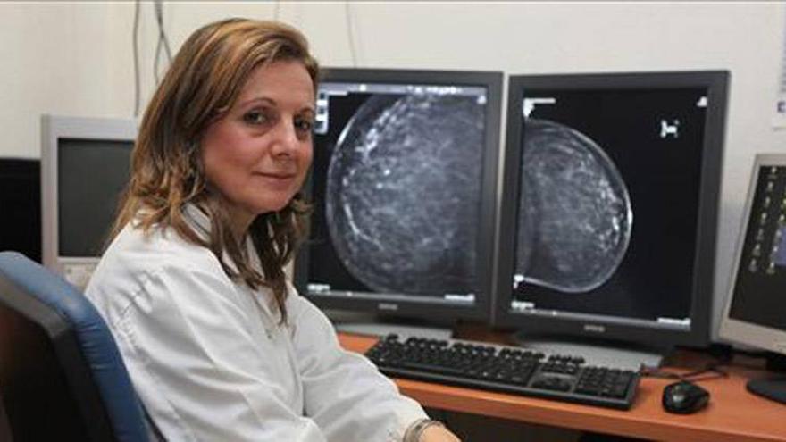 La directora de la unidad de cáncer de mama del Reina Sofía, Medalla de Andalucía