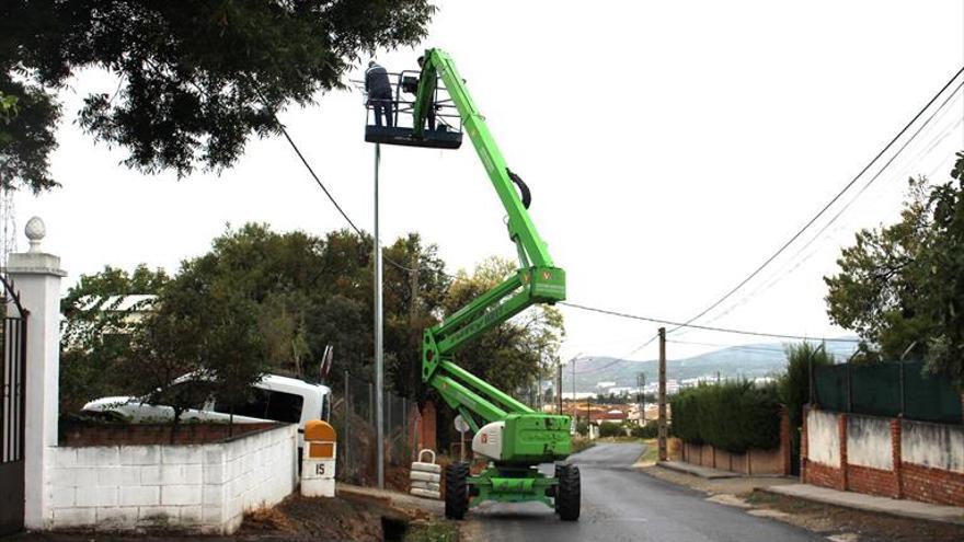 El Ayuntamiento culmina la primera fase de la iluminación de Los Poleares