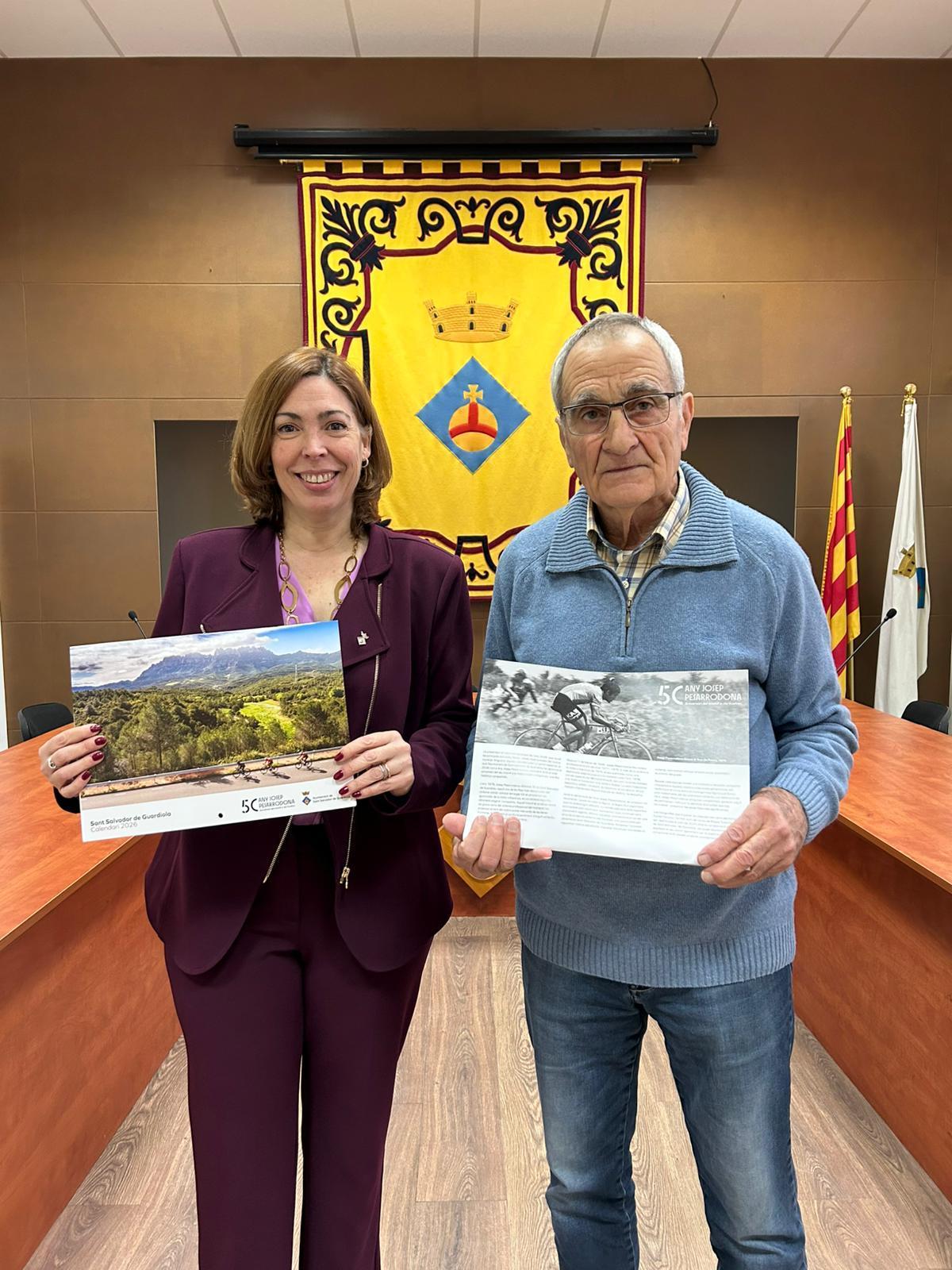 Josep Pesarrodona i l'alcaldessa de Sant Salvador de Guardiola, Anna Llobet