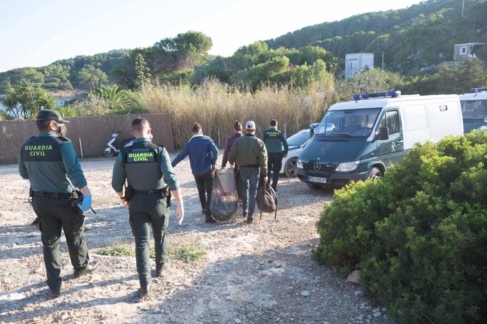 Llegan otras cuatro pateras a Ibiza en una única jornada y la Guardia Civil detiene a 48 personas, todos hombres jóvenes