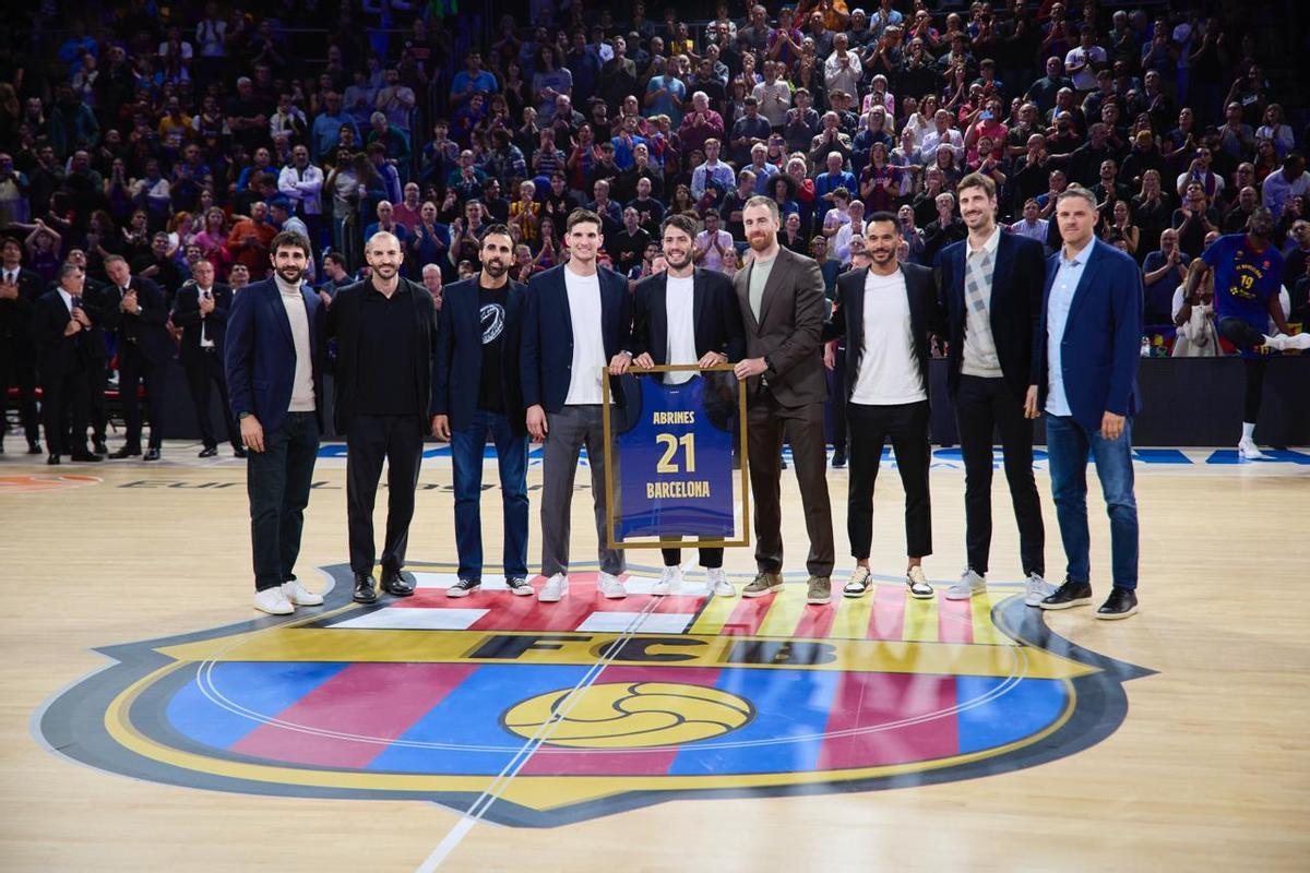 Àlex Abrines, along with eight former teammates at Barça