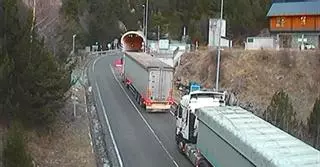 La crisis en Francia triplica el tráfico de camiones en Aragón